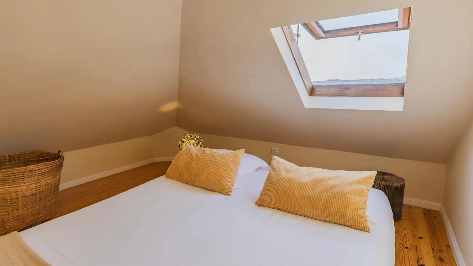 Vintage With Castle View Apartment By Lovelystay Lisbon Portugal