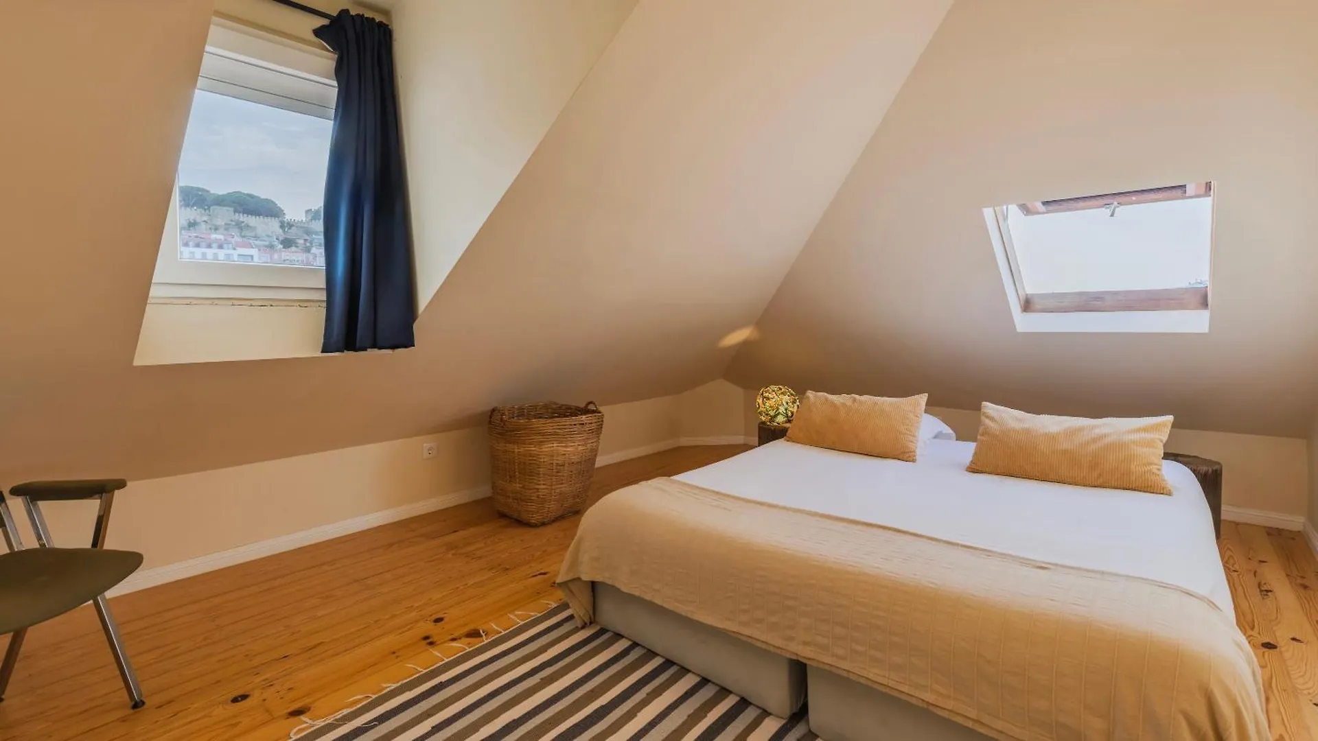Vintage With Castle View Apartment By Lovelystay Lisbon